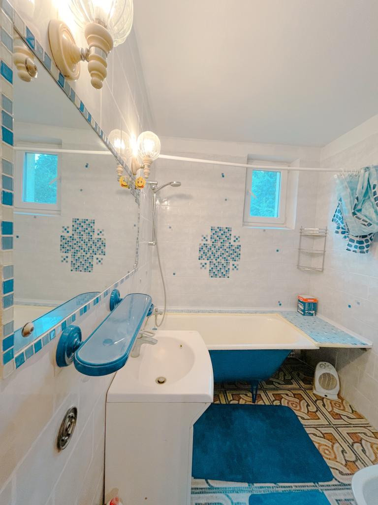 Bathroom with blue accent tiles