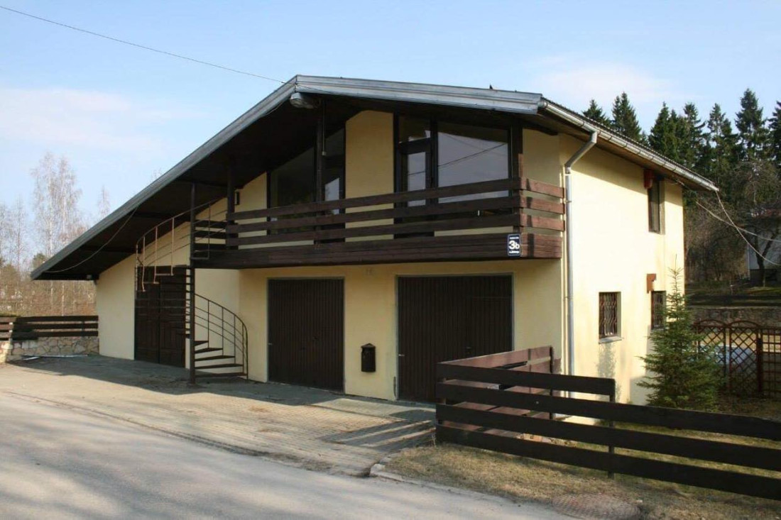 Private house with balcony and garages