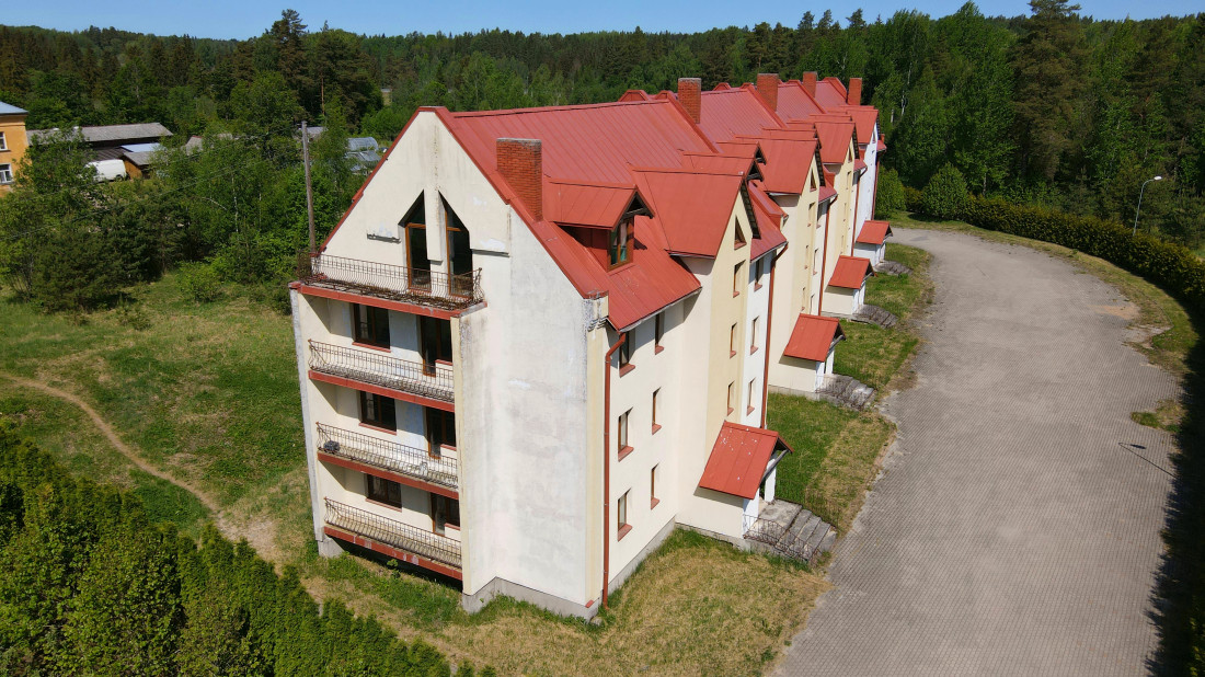 Pārdod māju, skats no augšas