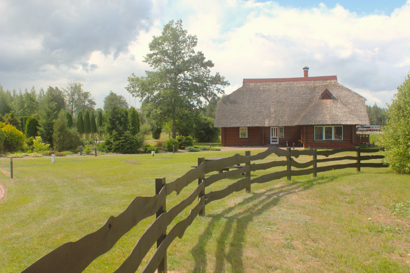 Wooden fence near a countryside home.