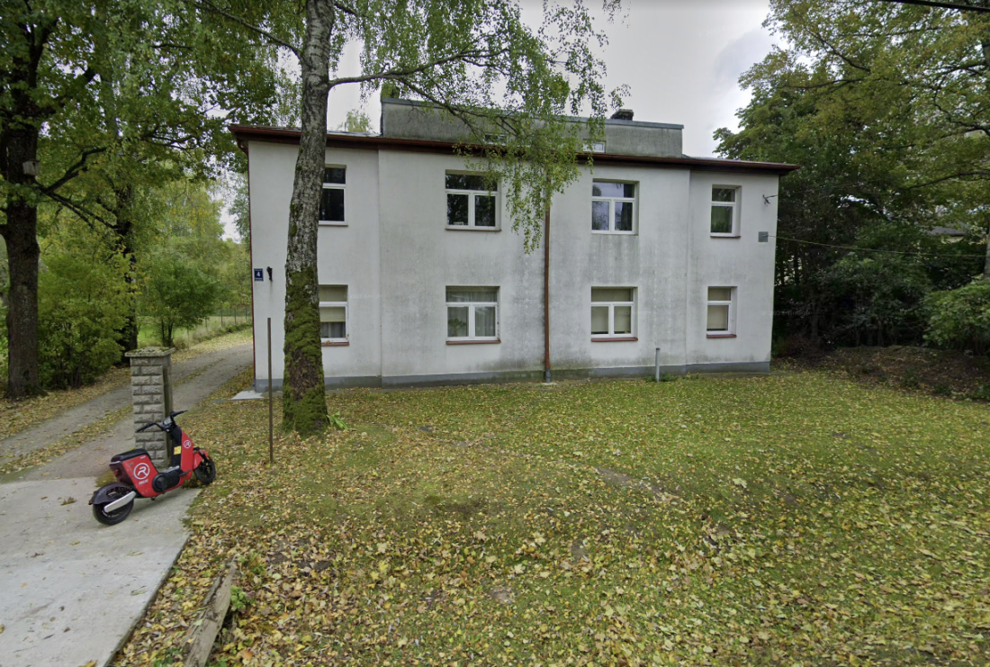 2 storey house with lawn in front