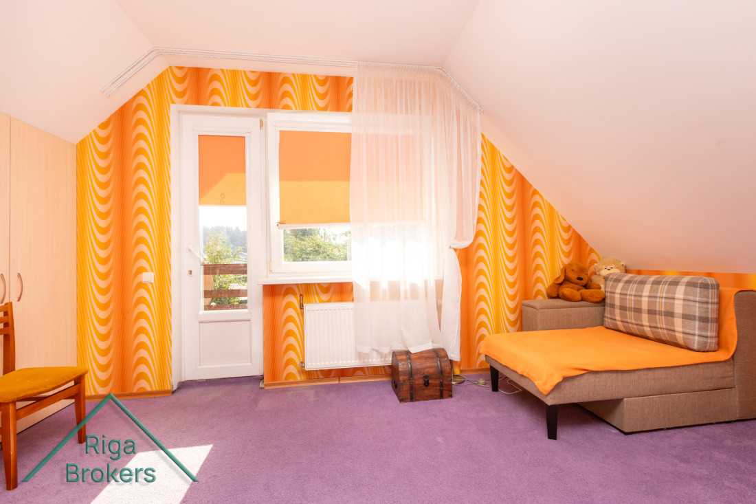 Kids' room with a balcony and bed.