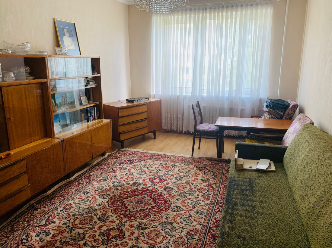 Living room with carpet and furniture.