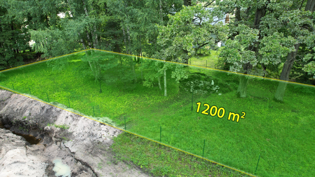 Zemes platība ir 1200 m²