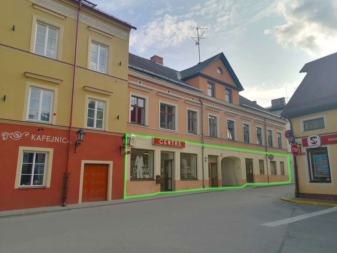 Veikala un kafejnīcas fasāde Kandavā