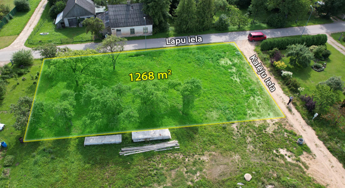 Zemes gabala platība ir 1268 kvadrātmetri 