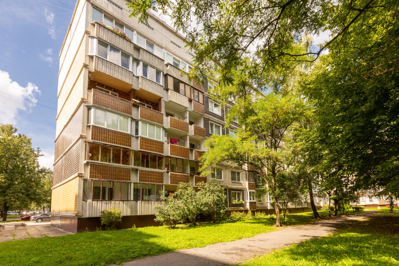 Apartment building with green courtyard.