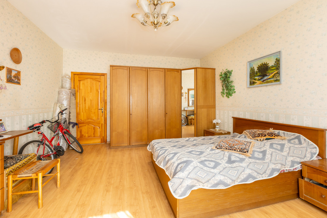 Bedroom with bed and wardrobe.