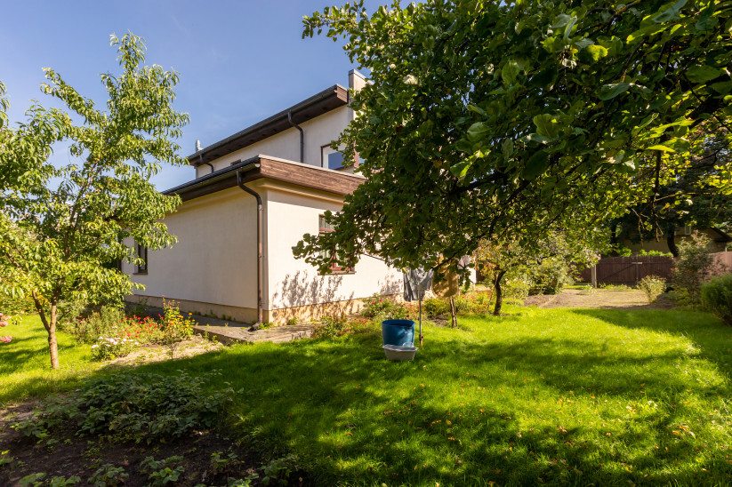 House with green yard and trees.
