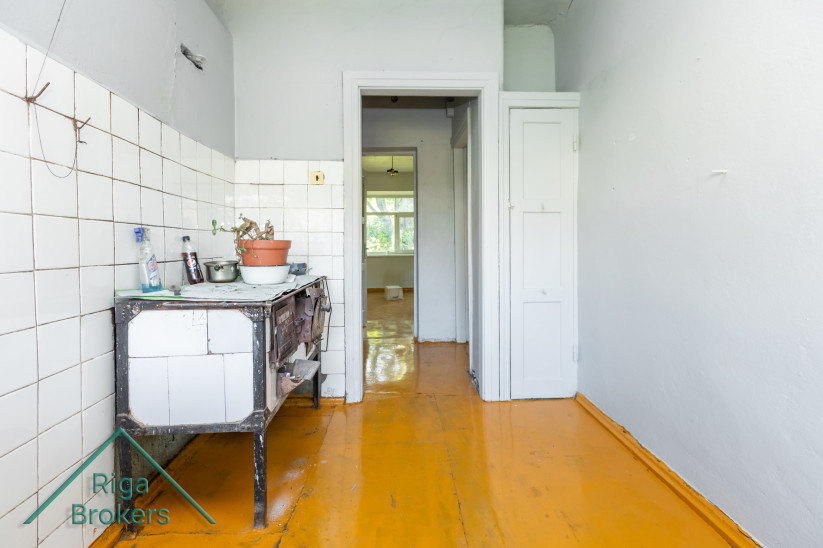 Kitchen with an old stove and a white cabinet.