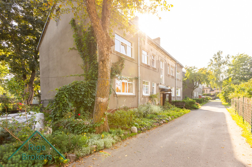 Apartment building with a garden on a sunny day.