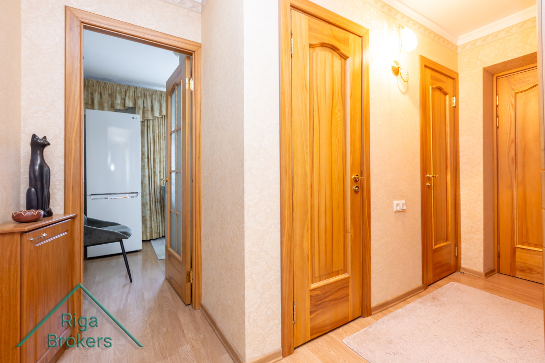 Hallway with an open door view to the kitchen.