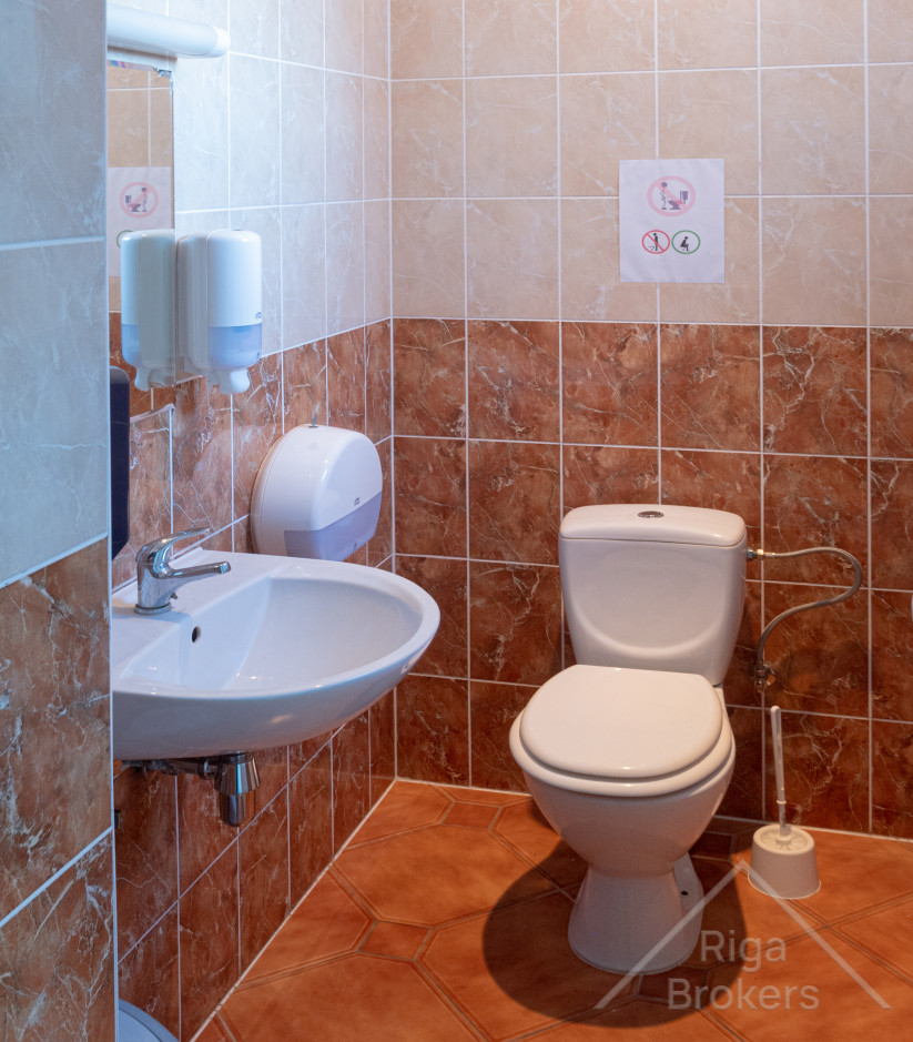 Vannas istaba ir apvienota ar WC