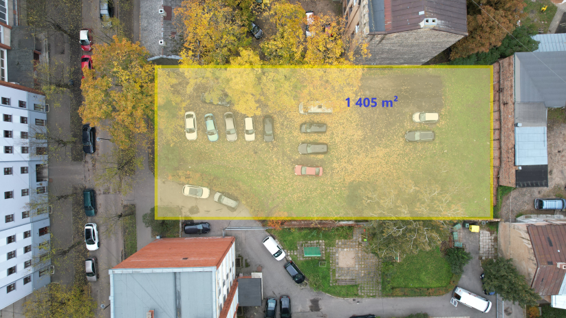 Izcelta platība 1405 kvadrātmetri ar stāvvietām.