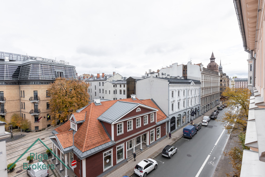 View of a city street.