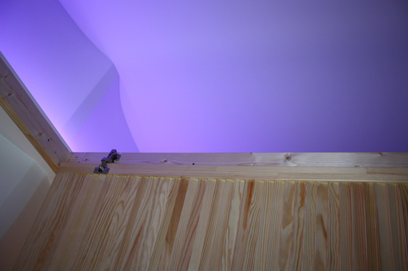 Деревянные двери с LED подсветкой.