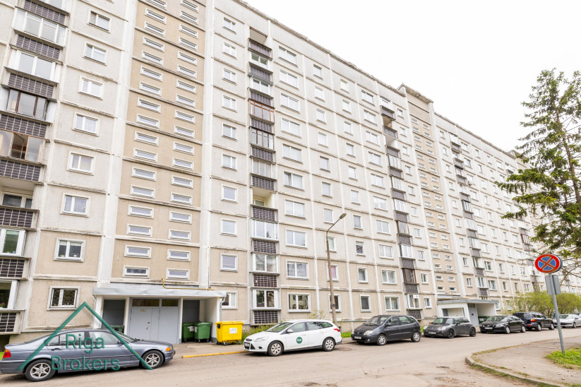  Apdzīvota daudzdzīvokļu māja.
