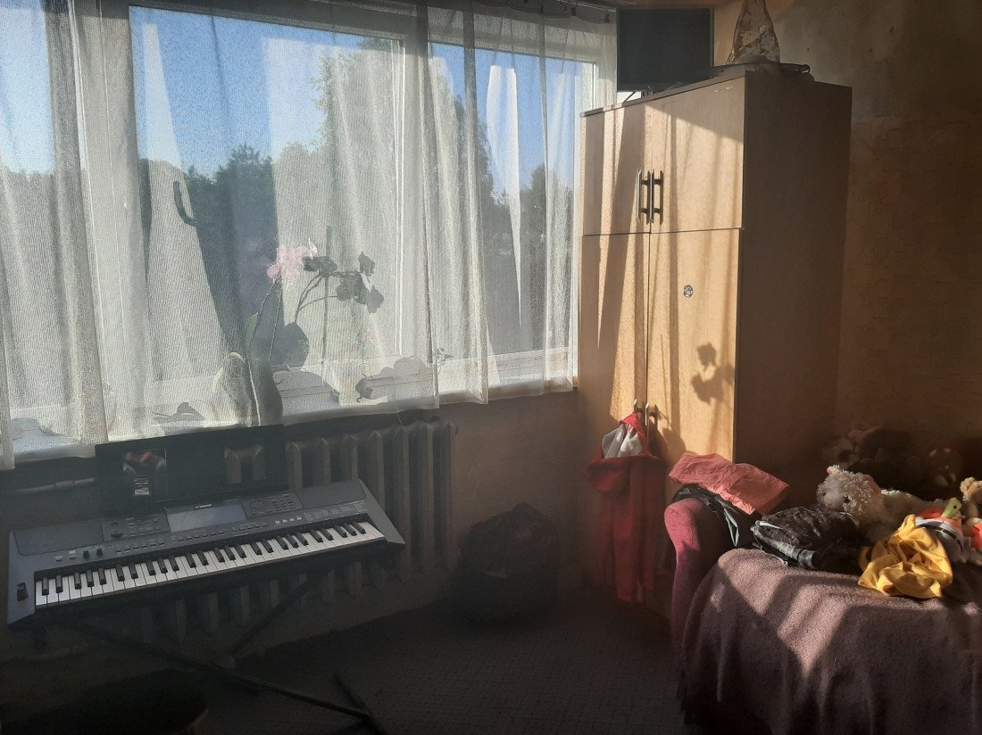  Room with a window and a keyboard.