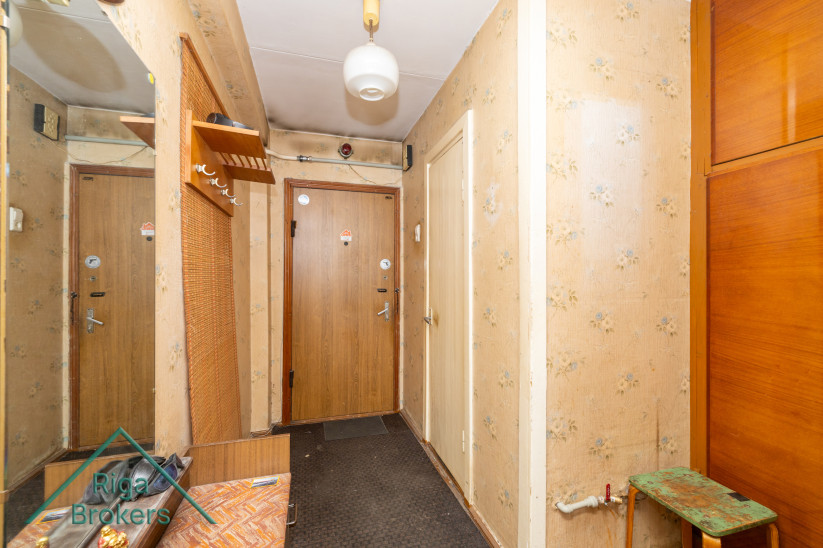 Corridor with mirror and wall hanger