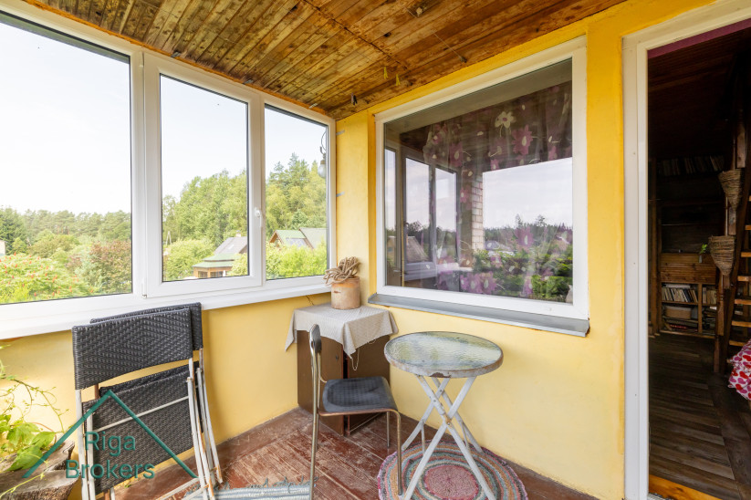 Veranda ar skatu uz dārzu