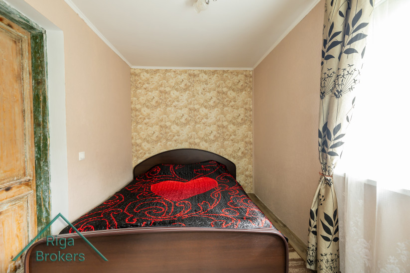 Small bedroom with a single bed.