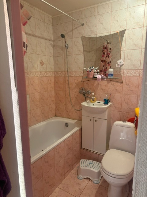 Bathroom with bathtub and sink.