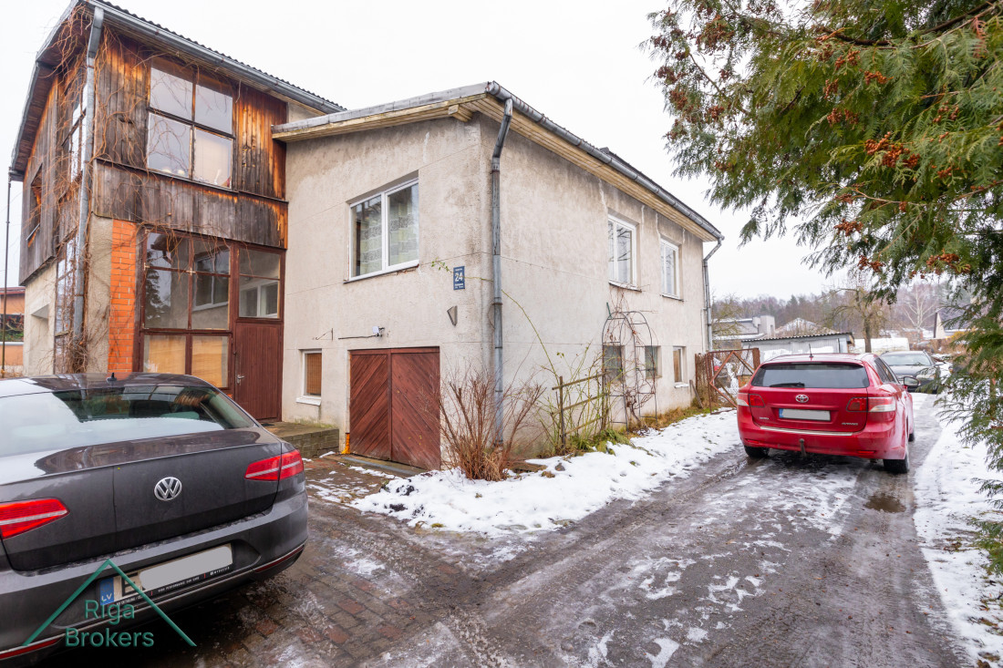 House courtyard with cars on driveway.