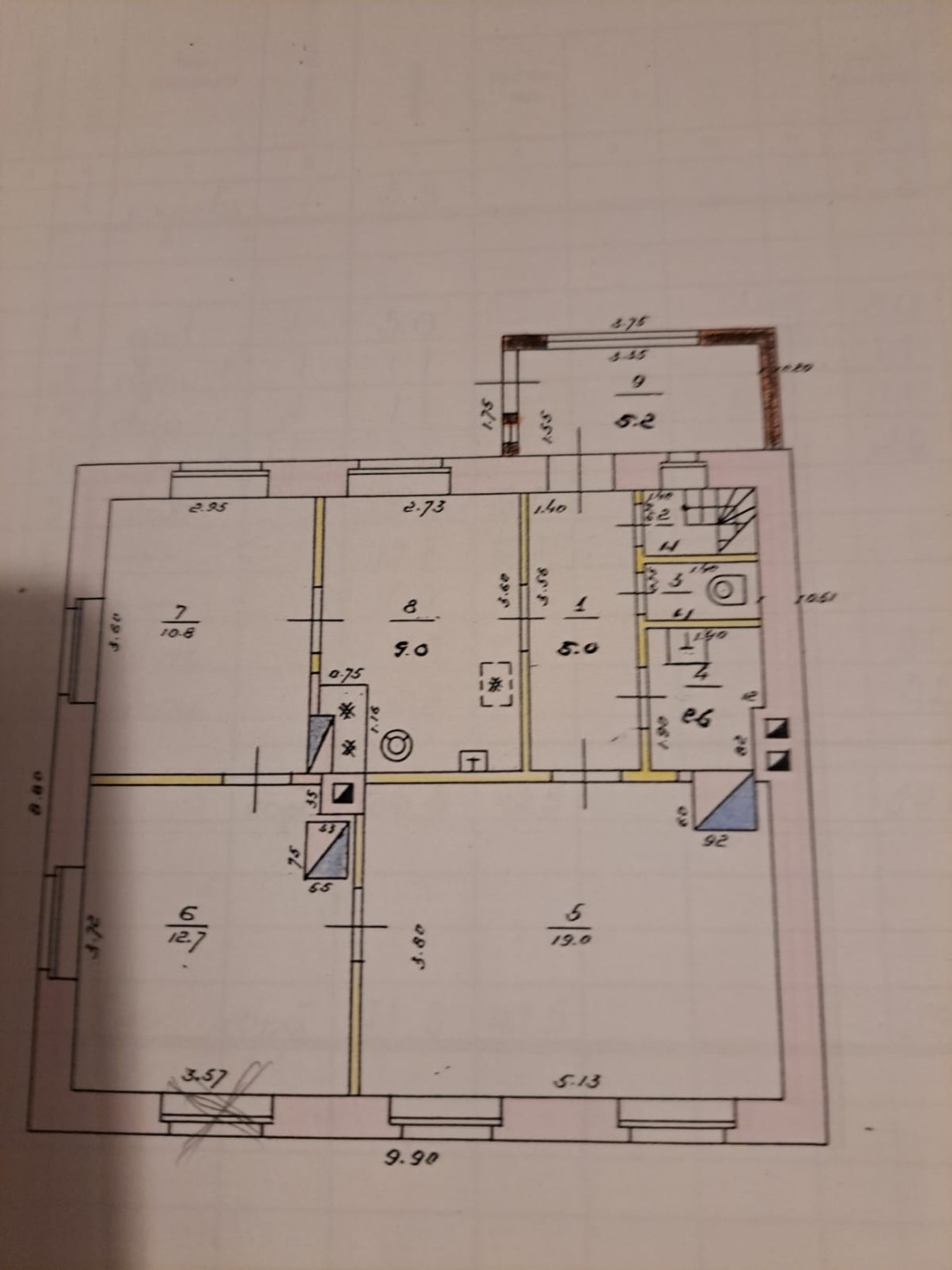 Apartment floor plan with dimensions.