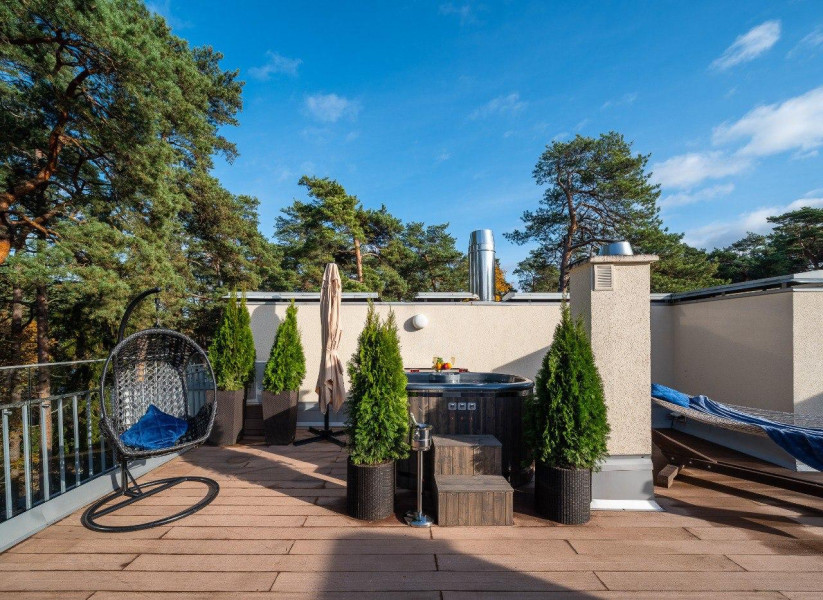 Terrace with jacuzzi and hanging chair.