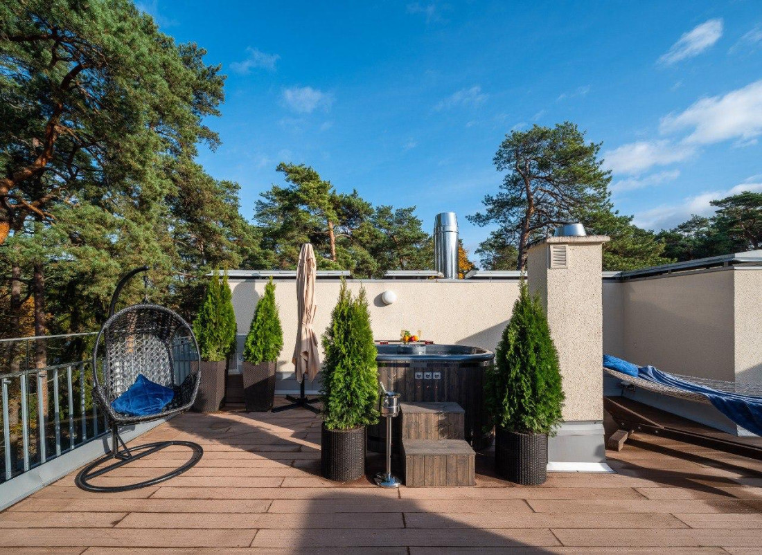 Terrace with jacuzzi and hanging chair.