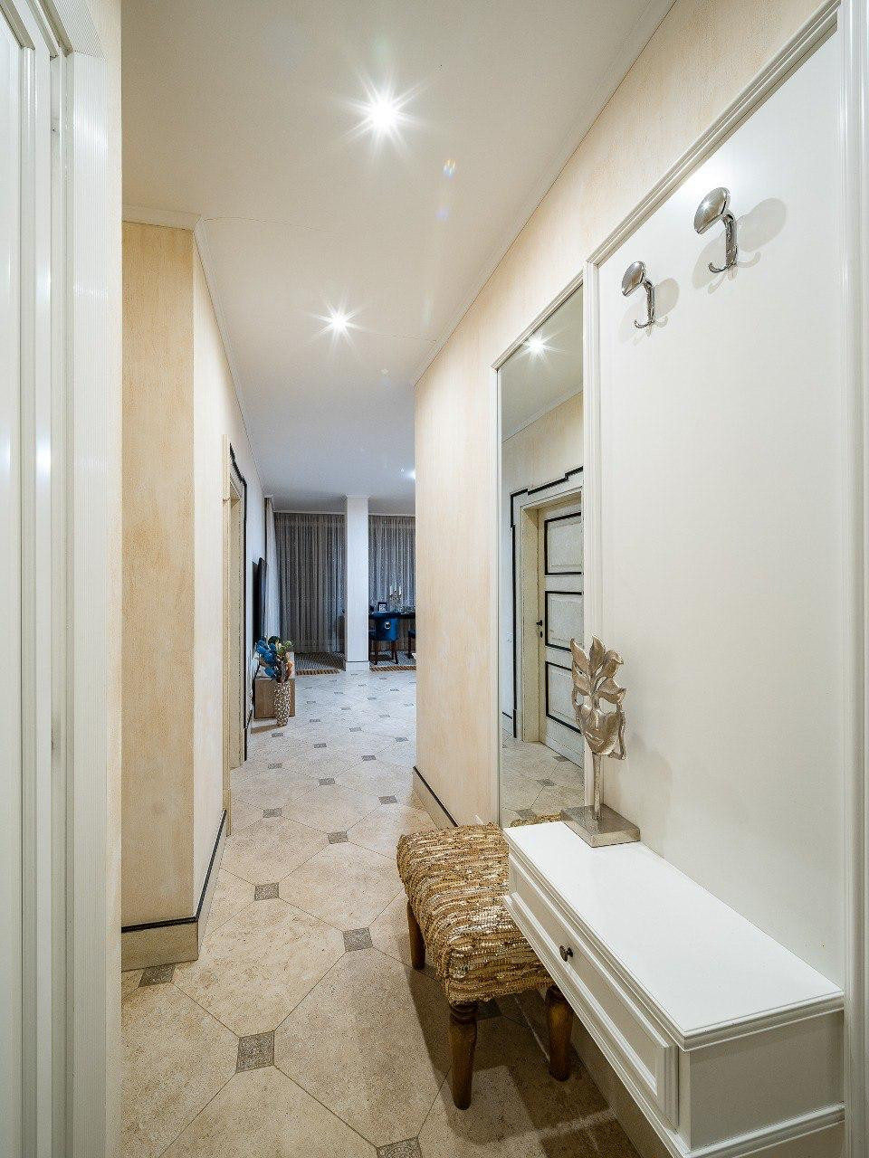 Hallway with mirror and decorative bench