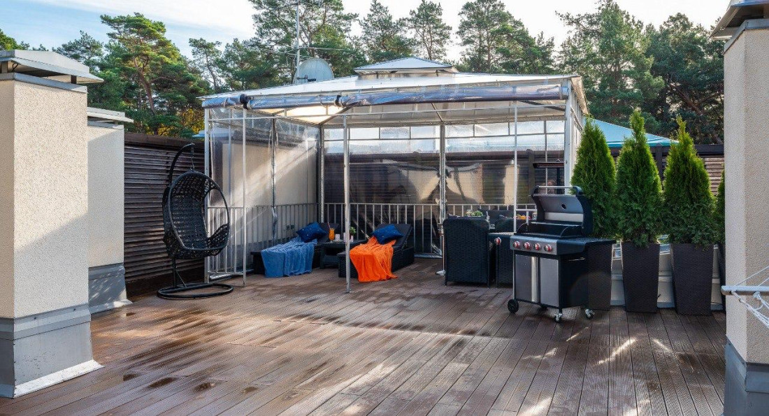 Rooftop terrace with lounge area and grill.