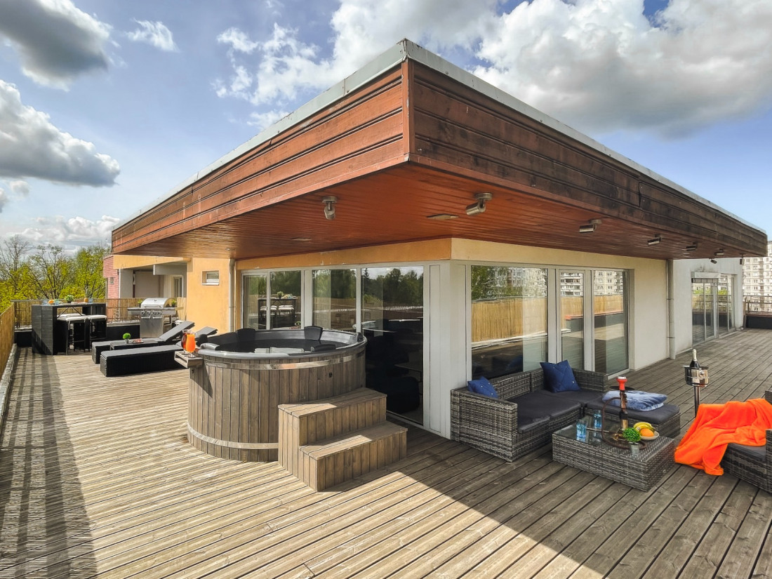 Spacious terrace with jacuzzi.
